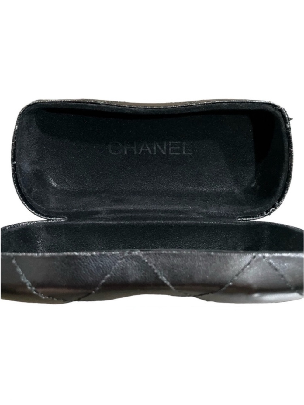 CHANEL Authentic Matelassé Black Leather Glasses Case - Picture 4 of 9
